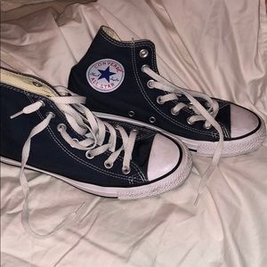 Women’s navy blue converse size 7